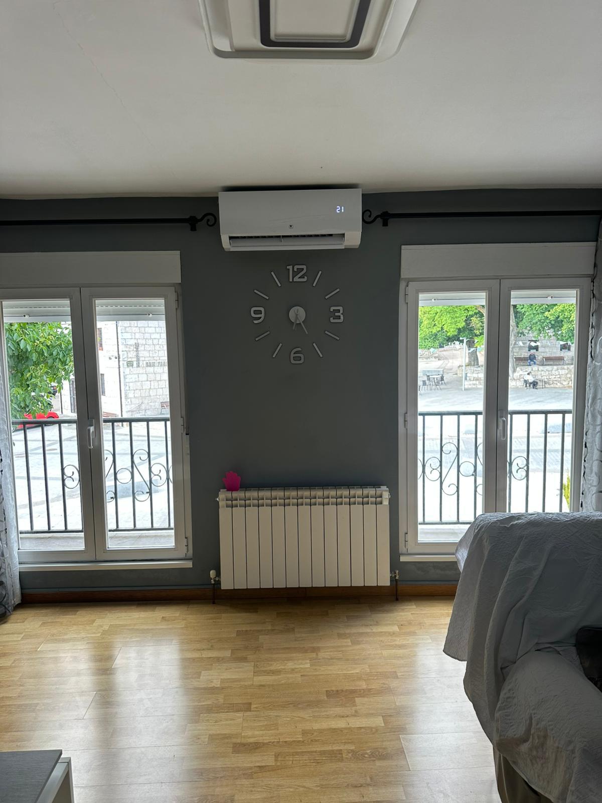 Climatizador de pared en living moderno